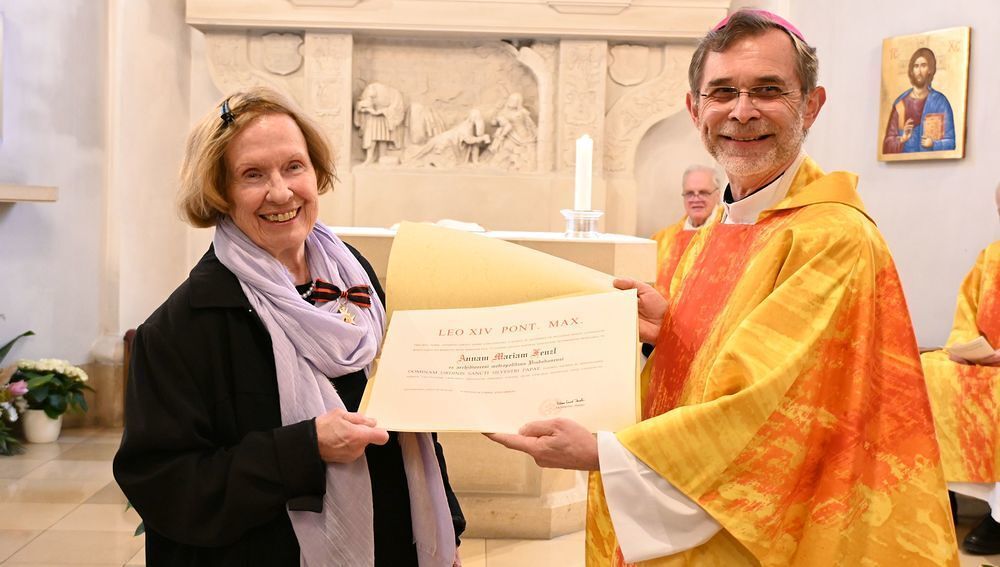 Historikerin Annemarie Fenzl mit päpstlichem Orden ausgezeichnet.